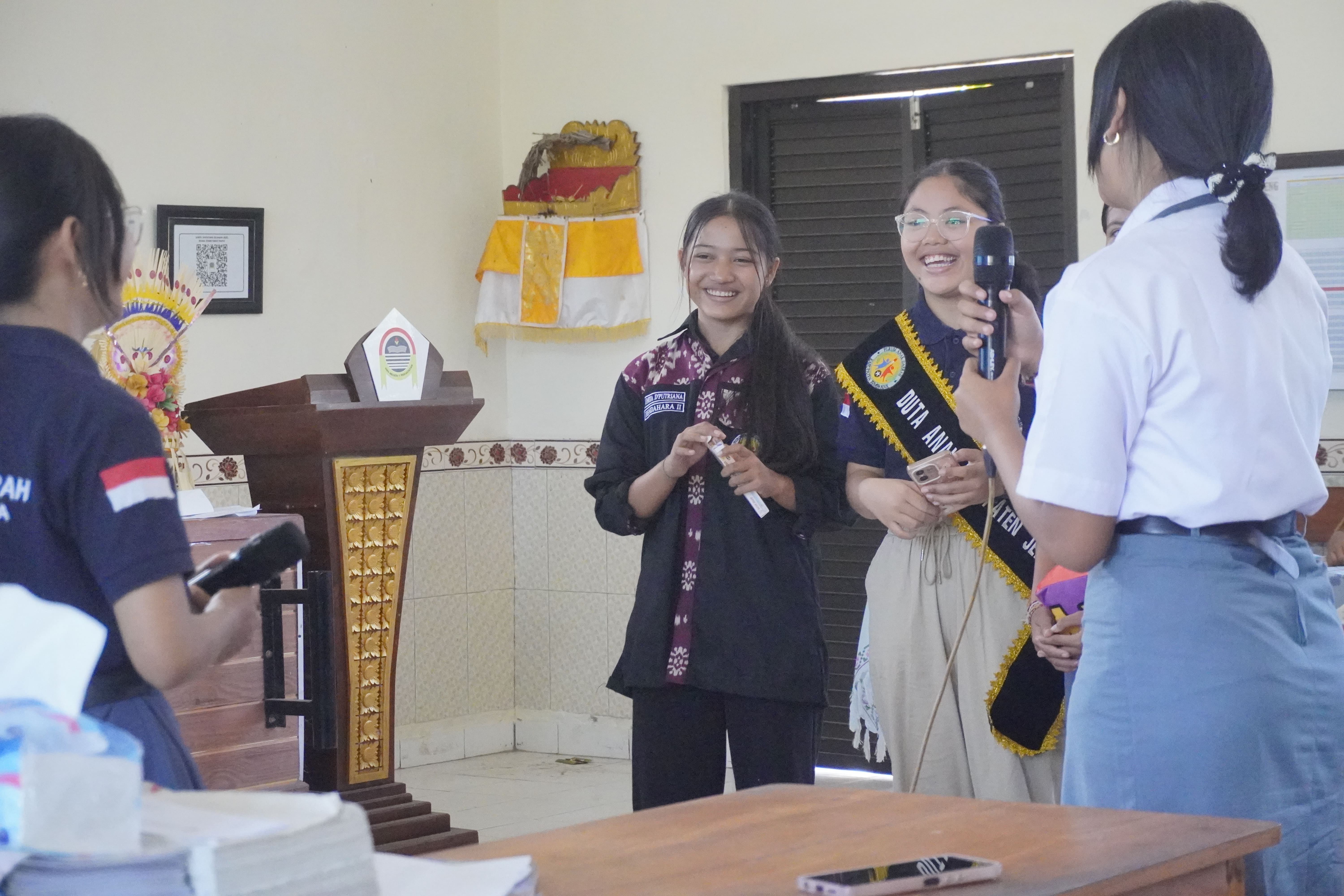 Duta Anak Kabupaten Jembrana Edukasi Siswa SMAN 1 Pekutatan Lewat Program "Gemasera"
